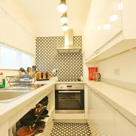 Chic One Bed In Clifton *