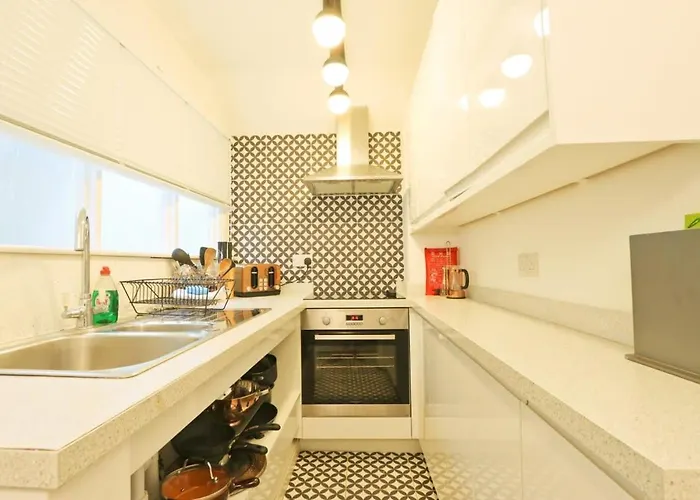 Chic One Bed In Clifton *